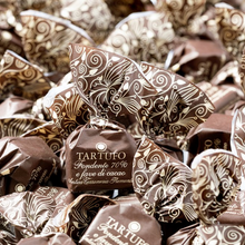 Laden Sie das Bild in den Galerie-Viewer, Antica Torroneria Piemontese – Tartufi Fondenti 70% e Fave di Cacao (Dunkle Schokoladentrüffel mit Kakaonibs)